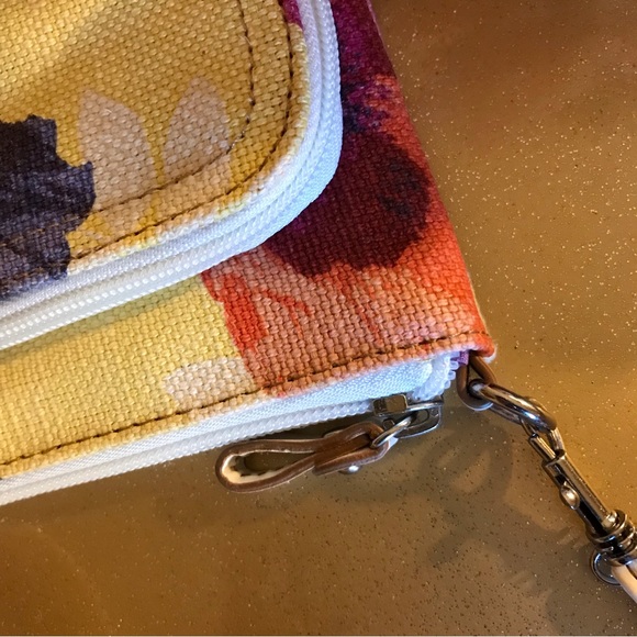 Relic Crossbody Flower Bag - Picture 6 of 8